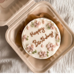 עוגה אישית בעיצוב פרחוני Dr. Frosting
